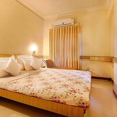 Parth Residency Hotel Ahmedabad Bagian luar foto