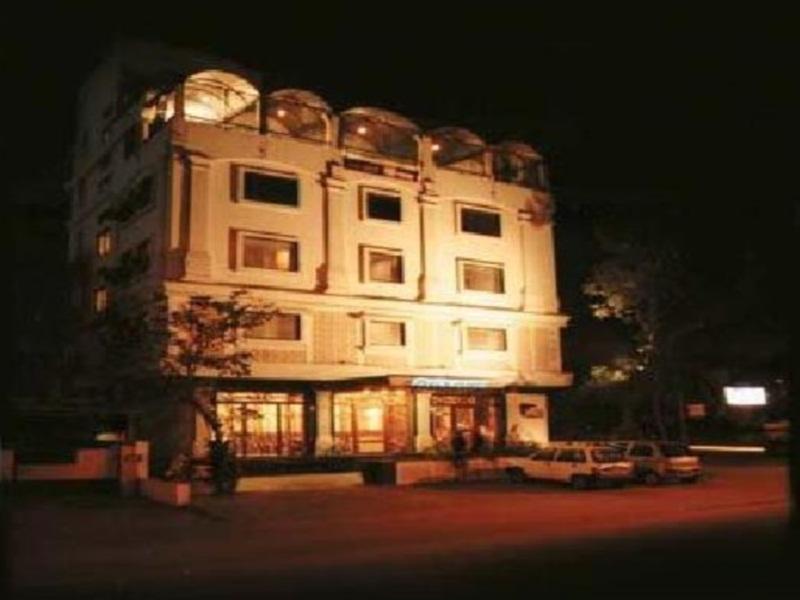 Parth Residency Hotel Ahmedabad Bagian luar foto