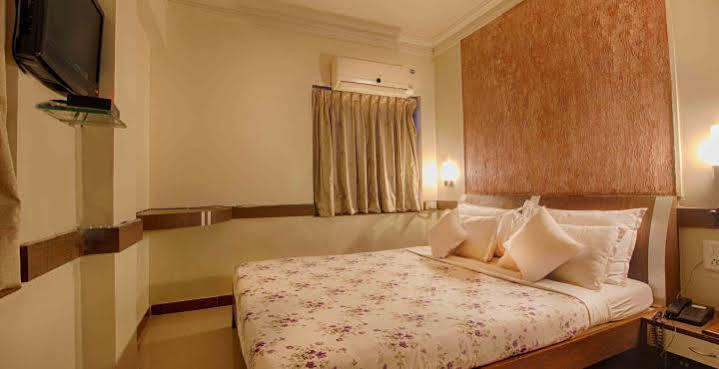 Parth Residency Hotel Ahmedabad Bagian luar foto