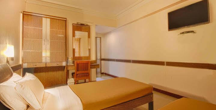 Parth Residency Hotel Ahmedabad Bagian luar foto
