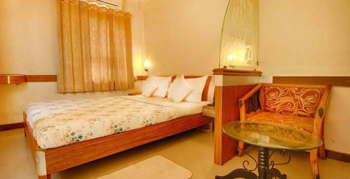 Parth Residency Hotel Ahmedabad Bagian luar foto