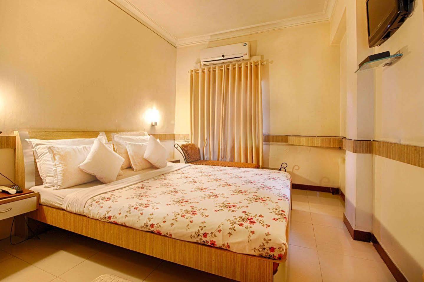Parth Residency Hotel Ahmedabad Bagian luar foto