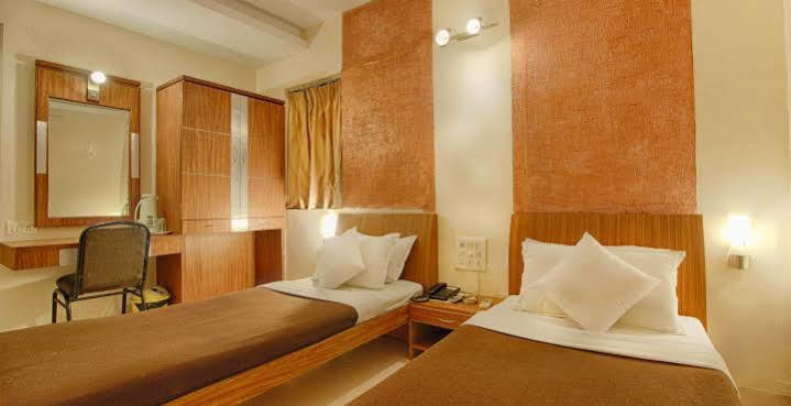 Parth Residency Hotel Ahmedabad Bagian luar foto
