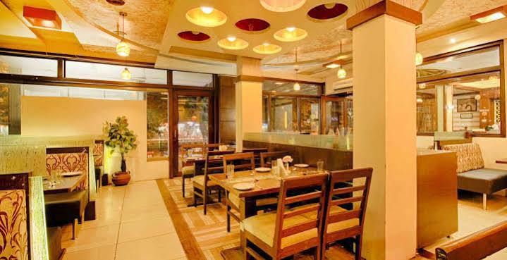 Parth Residency Hotel Ahmedabad Bagian luar foto